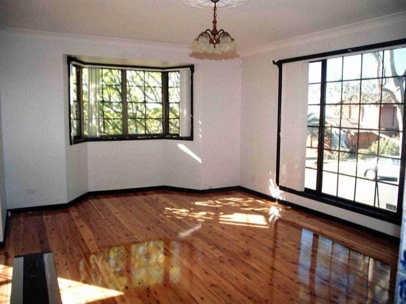 18 Buckland Road, Casula NSW 2170