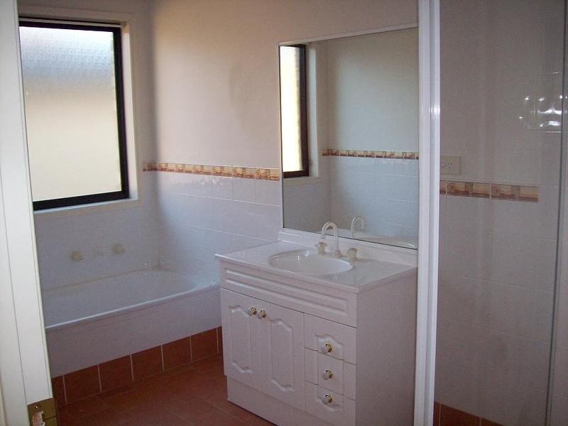 17 McCubbin Place, Casula NSW 2170