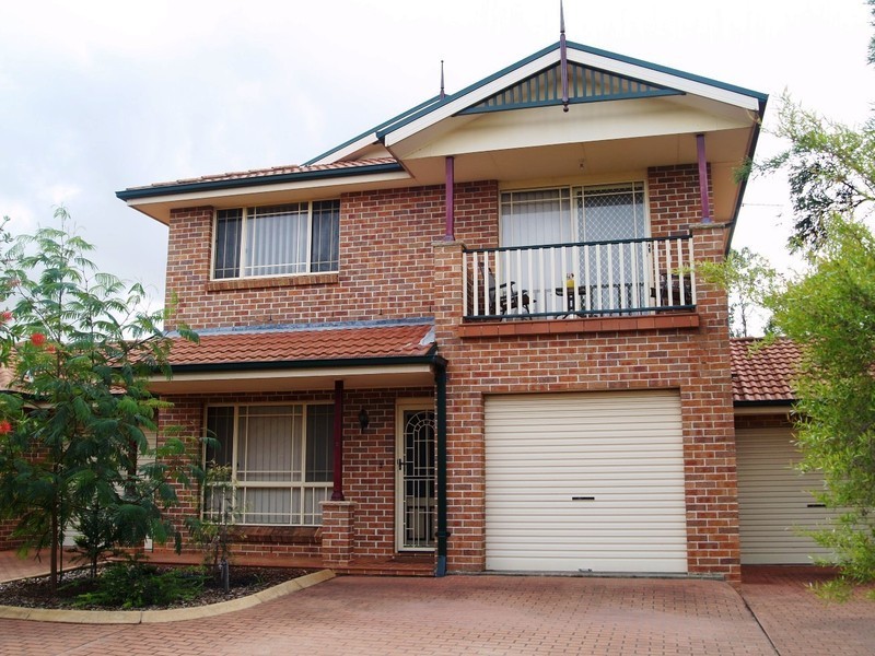 2/10-12 Doomben Close, Casula NSW 2170