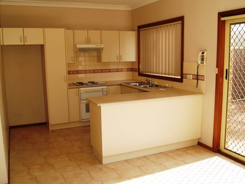 2/10-12 Doomben Close, Casula NSW 2170