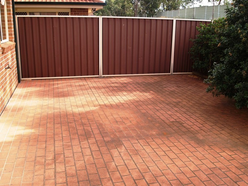 2/10-12 Doomben Close, Casula NSW 2170