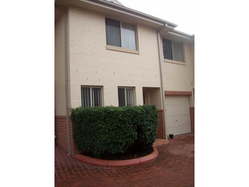 2/12 Pine Road, Casula NSW 2170