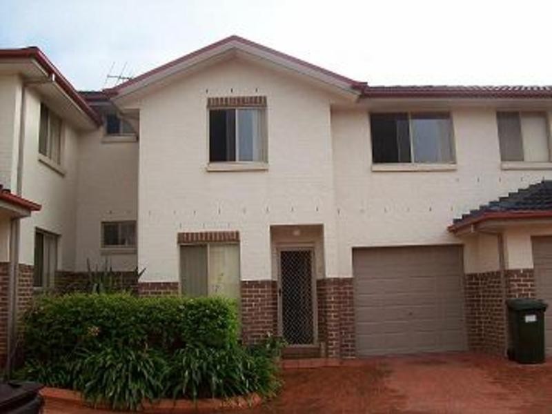 2/14 Pine Road, Casula NSW 2170