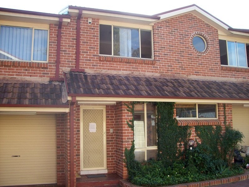 2/17 Carnation Avenue, Casula NSW 2170