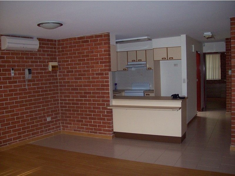 2/72 Railway Parade, Glenfield NSW 2167