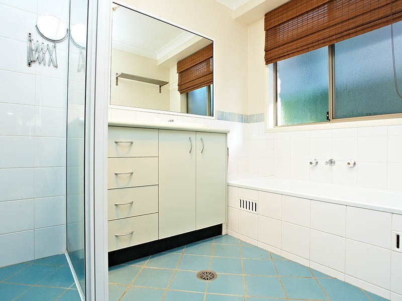 7 Ian Place, Casula NSW 2170