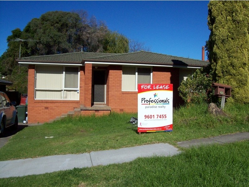 18 Phoenix Crescent, Casula NSW 2170