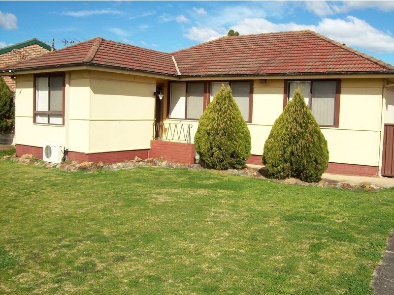 16 Humphreys Avenue, Casula NSW 2170