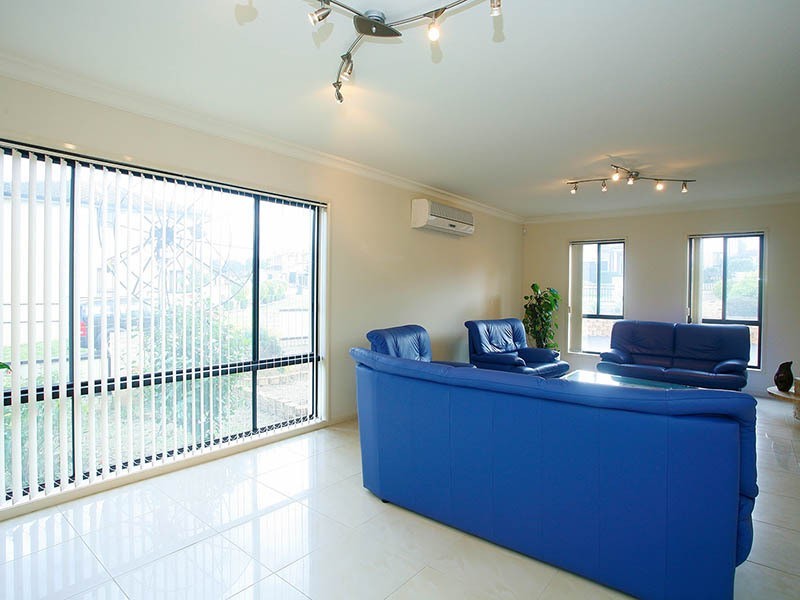 19 Kendall Drive, Casula NSW 2170