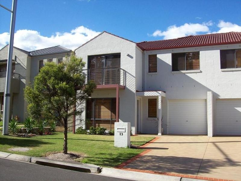 13 Hillsborough Crescent, Glenfield NSW 2167