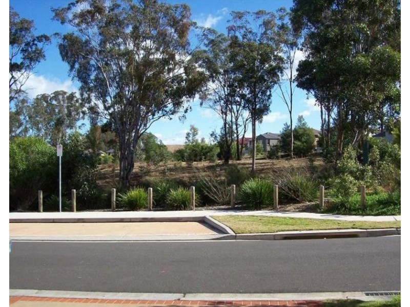 13 Hillsborough Crescent, Glenfield NSW 2167