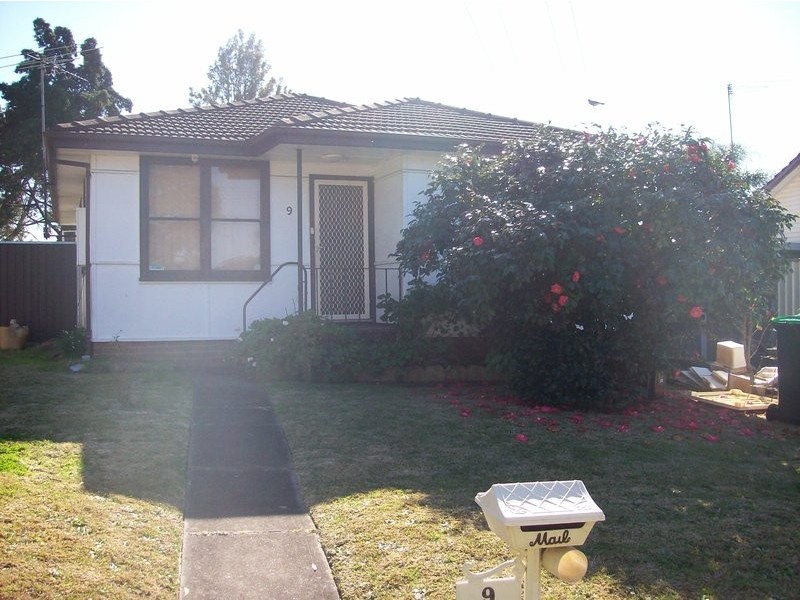 9 Catherine Avenue, Lurnea NSW 2170