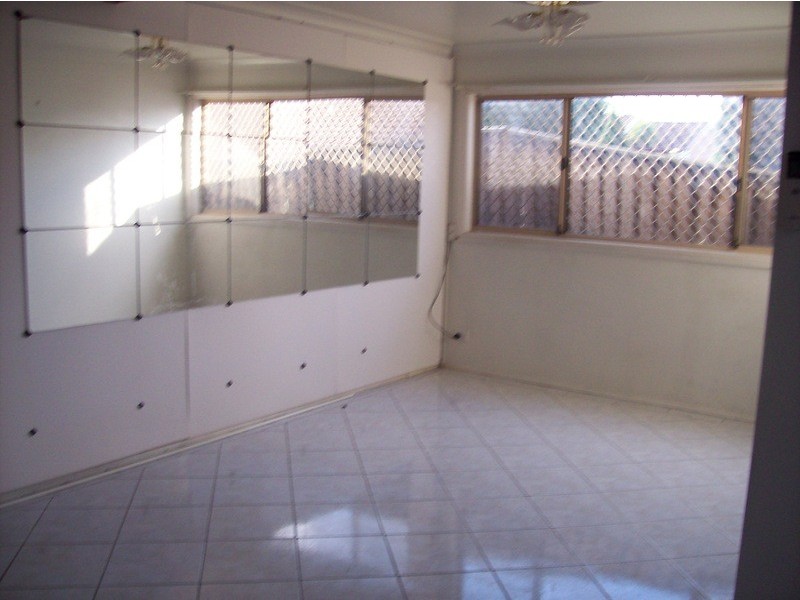 2/43 Pine Road, Casula NSW 2170