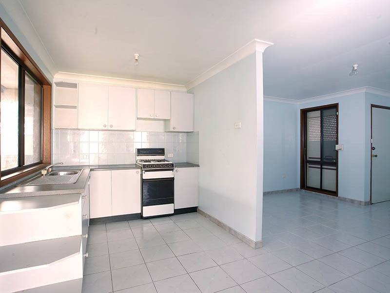 2/115 Cockatiel Circuit, Green Valley NSW 2168