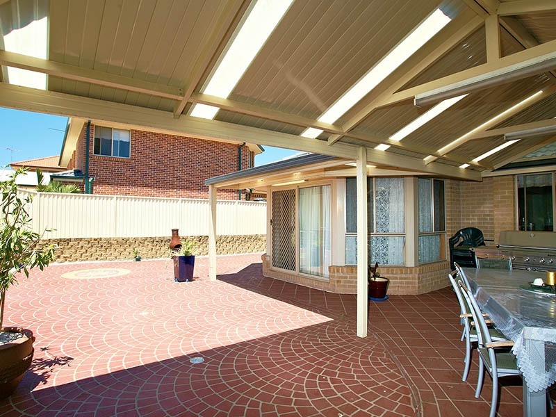 8 Bottlebrush Avenue, Casula NSW 2170