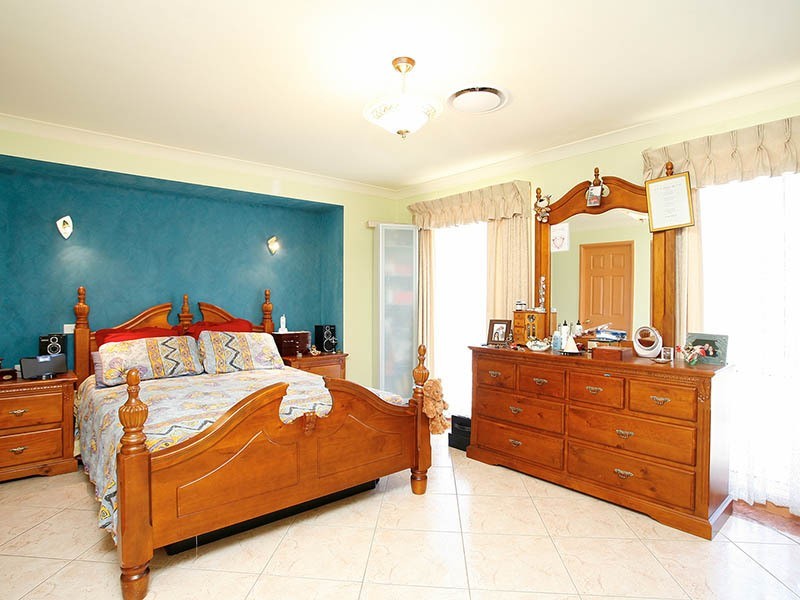 8 Bottlebrush Avenue, Casula NSW 2170