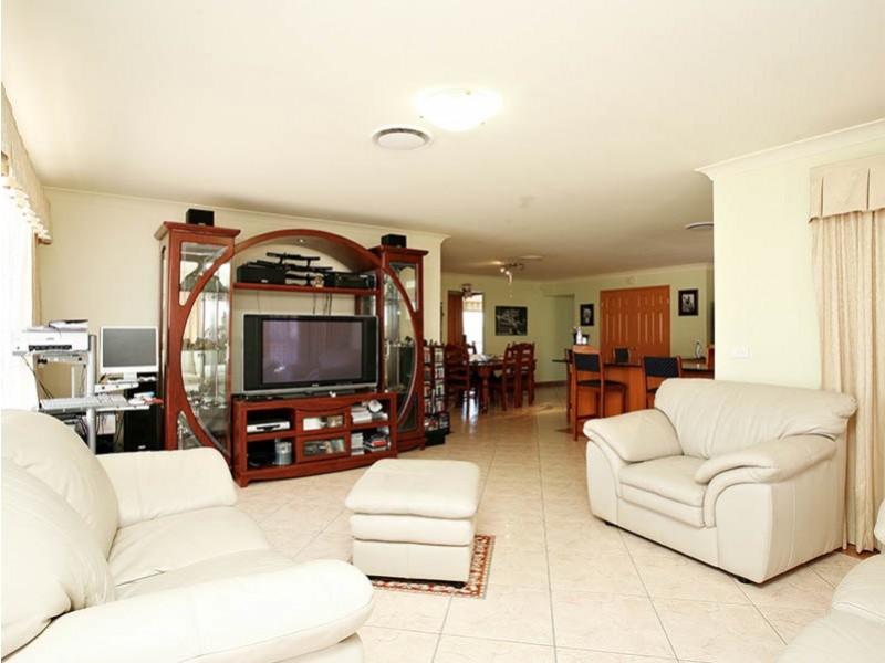 8 Bottlebrush Avenue, Casula NSW 2170