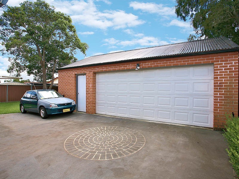 Wattle Grove NSW 2173