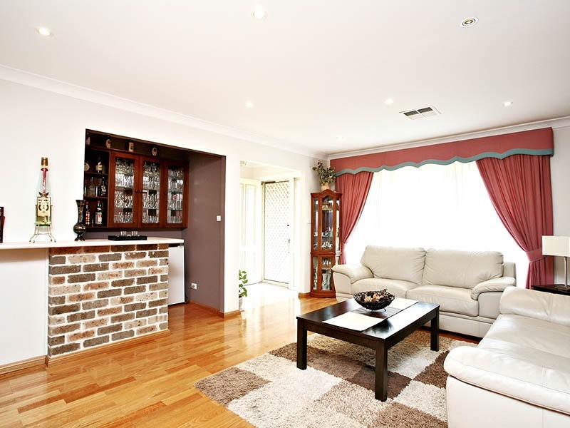8 Arwon Avenue, Casula NSW 2170