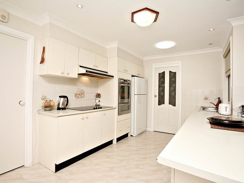 8 Arwon Avenue, Casula NSW 2170