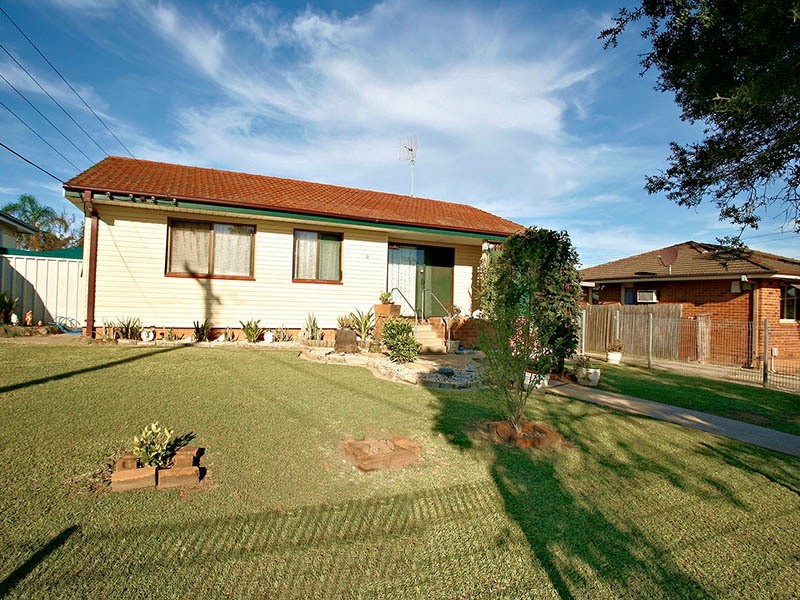 6 Compton Avenue, Lurnea NSW 2170