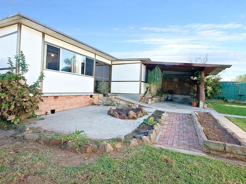 6 Compton Avenue, Lurnea NSW 2170