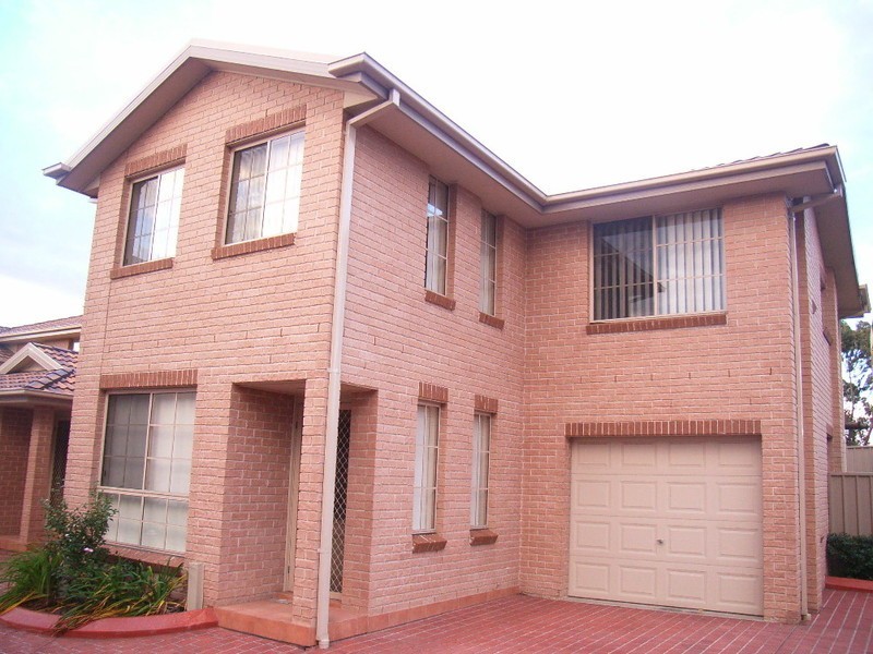 13/12 Pine Road, Casula NSW 2170