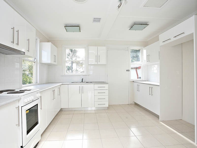 13 Thomas Avenue, Lurnea NSW 2170