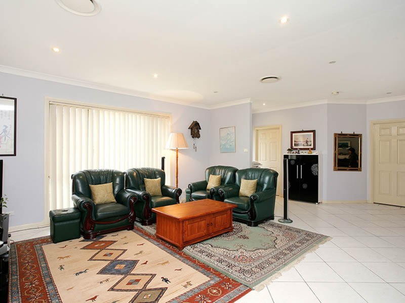 14 Kitson Way, Casula NSW 2170