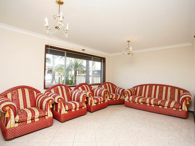 12 Darling Avenue, Casula NSW 2170