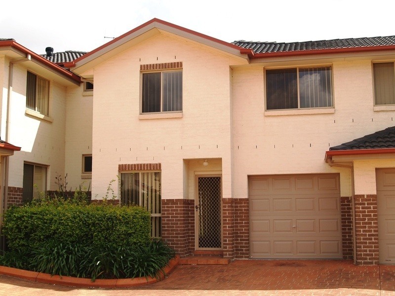 2/14 Pine Road, Casula NSW 2170