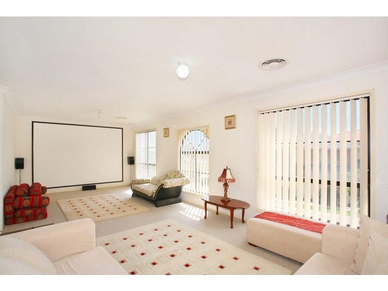 37 Wainewright Avenue, West Hoxton NSW 2171