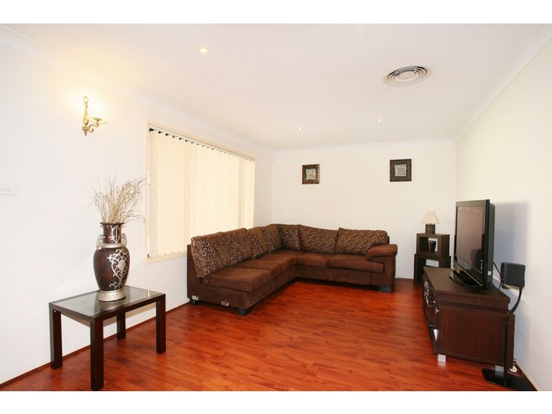 37 Wainewright Avenue, West Hoxton NSW 2171