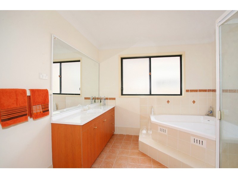 37 Wainewright Avenue, West Hoxton NSW 2171