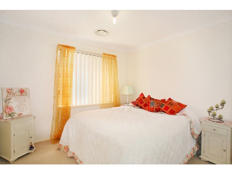 37 Wainewright Avenue, West Hoxton NSW 2171