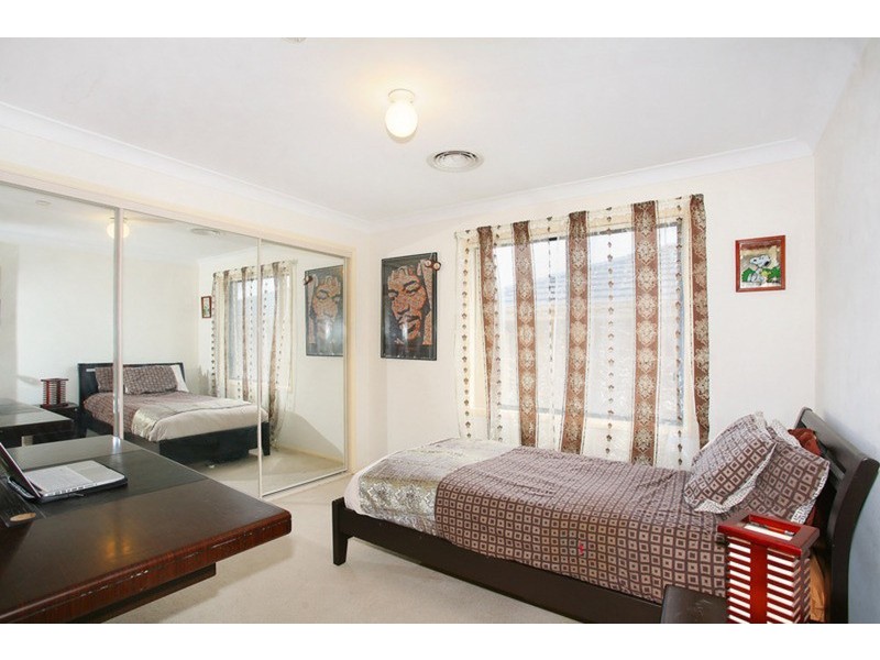 37 Wainewright Avenue, West Hoxton NSW 2171