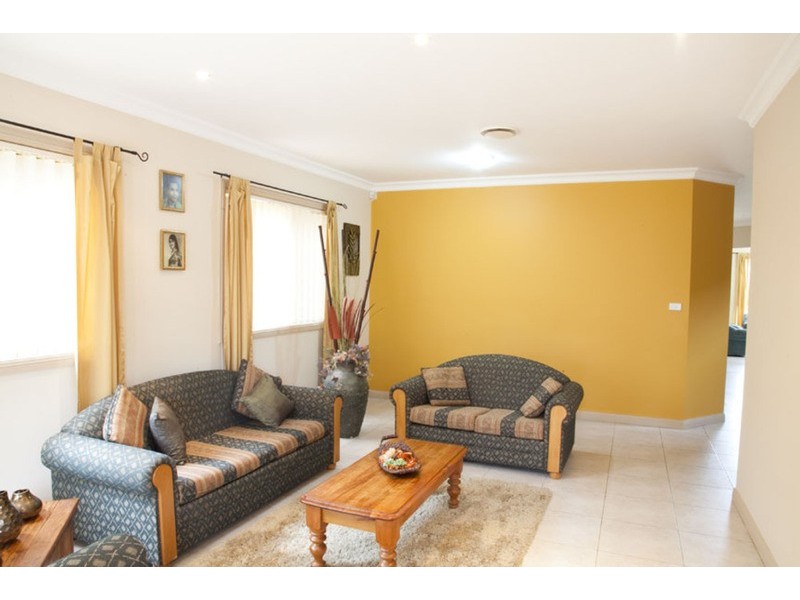 1 Larmar Place, West Hoxton NSW 2171