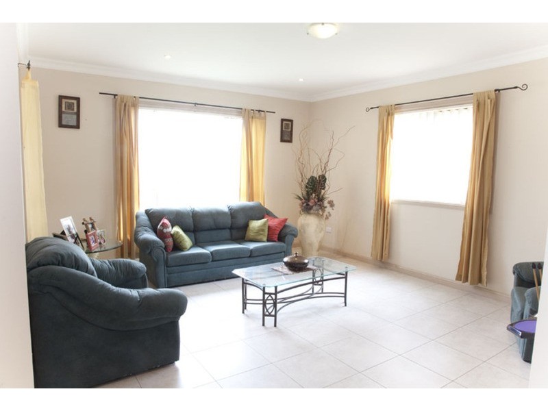 1 Larmar Place, West Hoxton NSW 2171