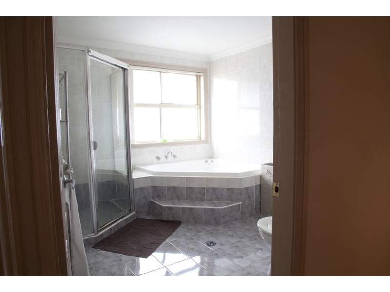 1 Larmar Place, West Hoxton NSW 2171