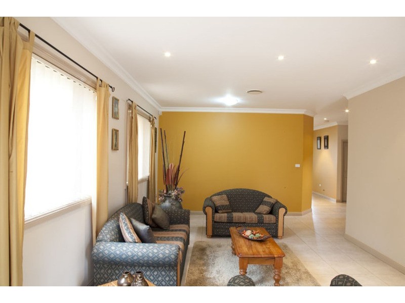1 Larmar Place, West Hoxton NSW 2171