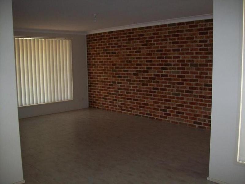 6 Carbine Close, Casula NSW 2170