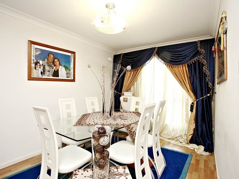 2A Streeton Place, Casula NSW 2170