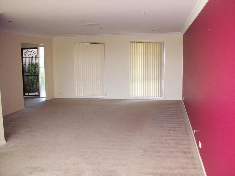 110 Carmichael Drive, West Hoxton NSW 2171