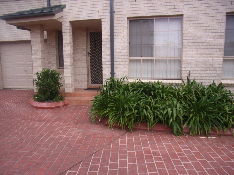 9/12 Pine Road, Casula NSW 2170