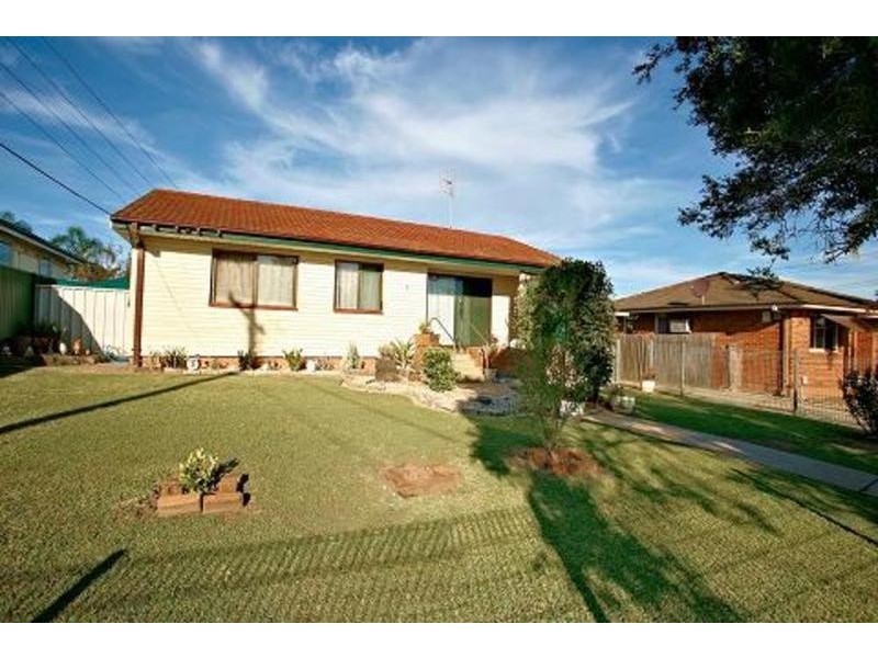 6 Compton Avenue, Lurnea NSW 2170