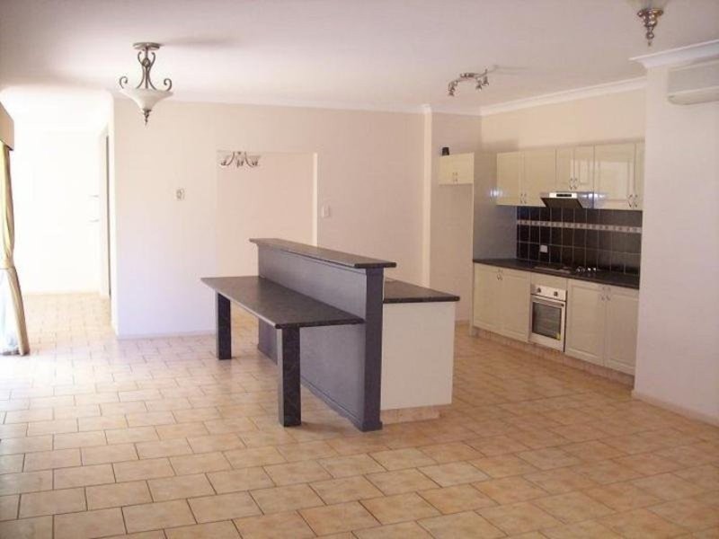 10 Lloyd Place, Casula NSW 2170