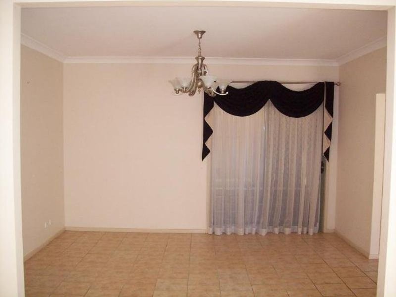 10 Lloyd Place, Casula NSW 2170