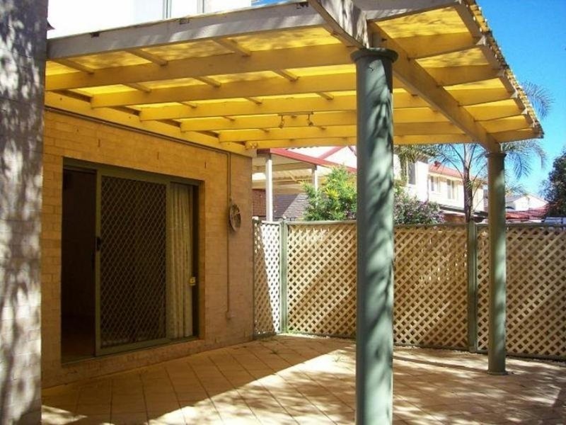 10 Lloyd Place, Casula NSW 2170