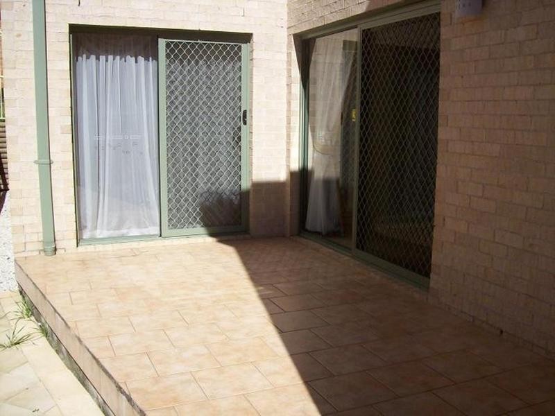 10 Lloyd Place, Casula NSW 2170