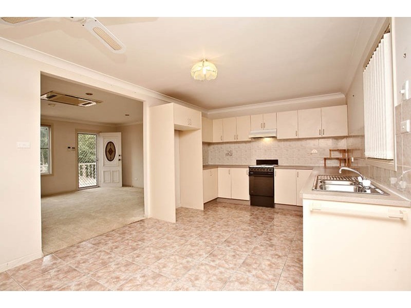 1/2 Cusack Place, Casula NSW 2170